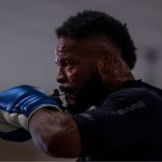 Who is Lorenzo Hunt and what is his fight record?